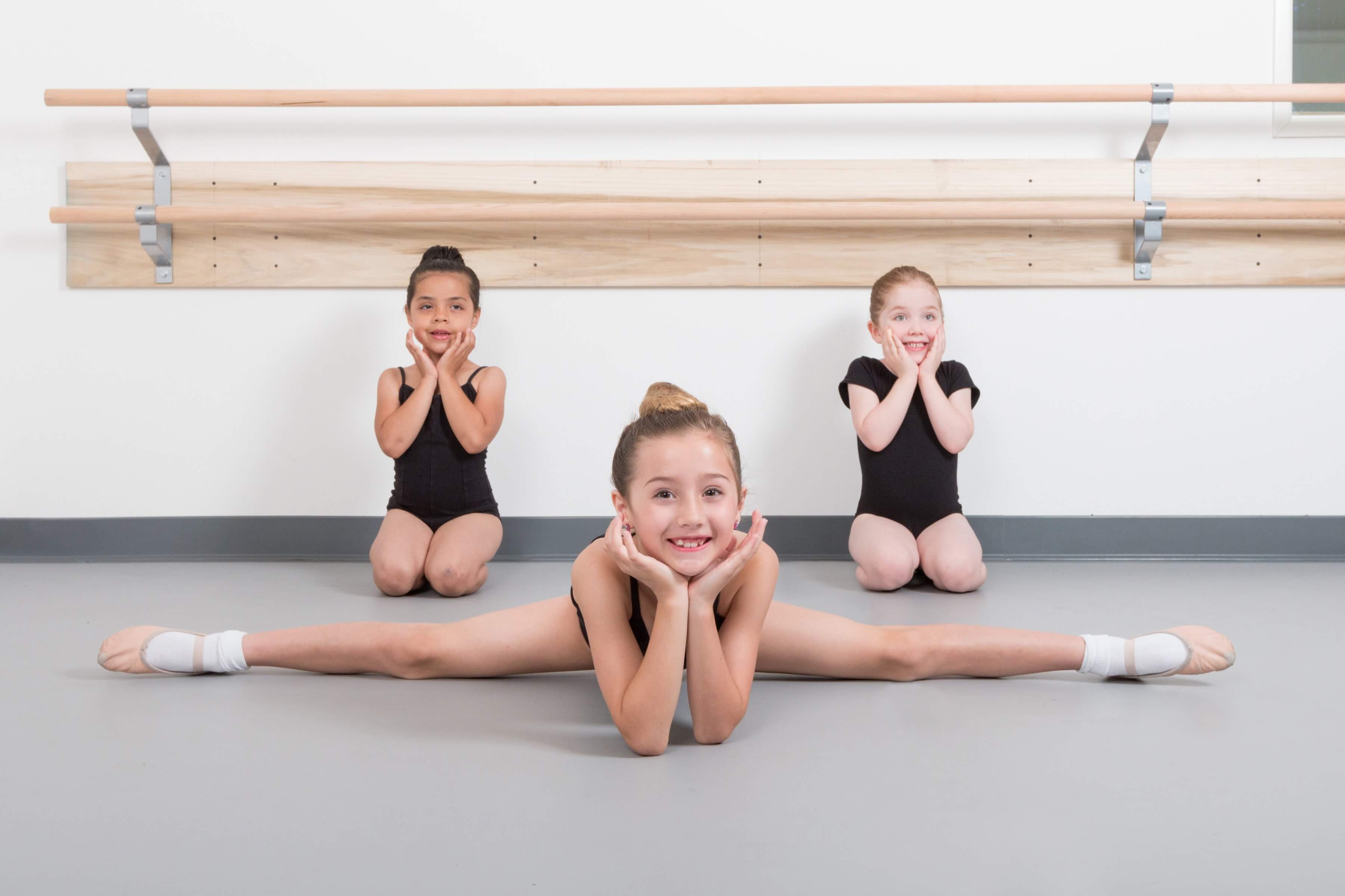 Three ballet dancers students welcome you