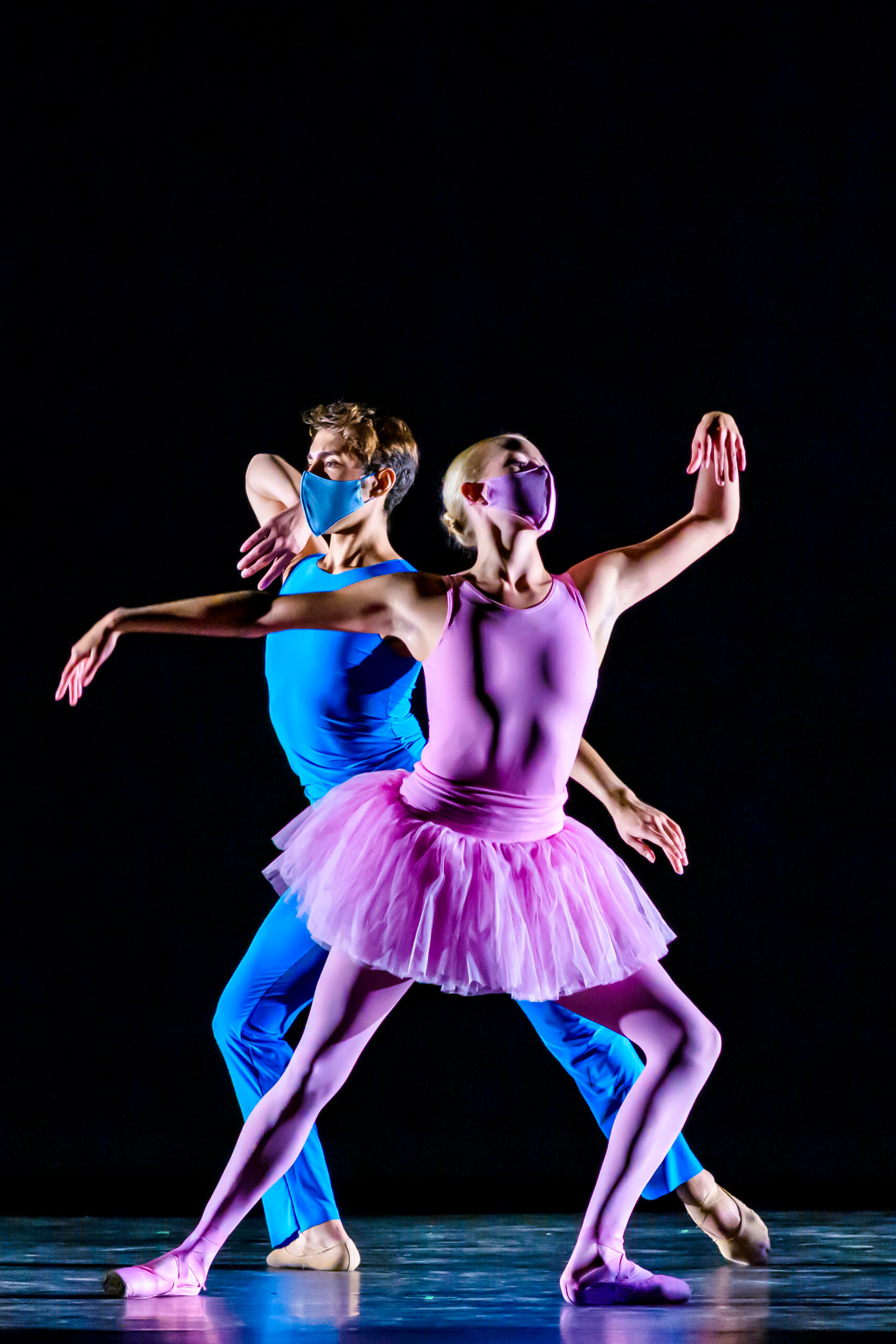 Pas de deux in pink and blue costume