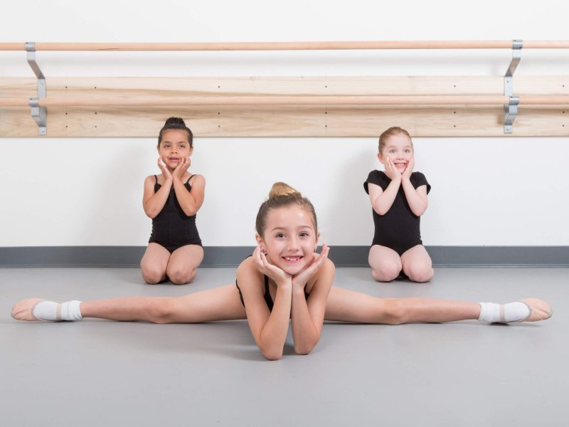 Three ballet dancers students welcome you